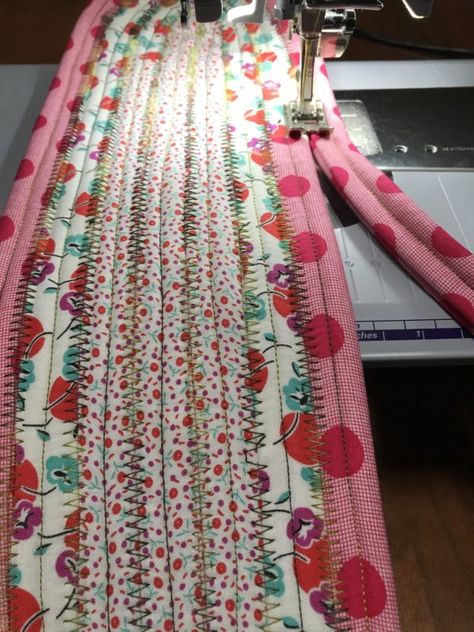 Quilted Rugs Floor, Jellyroll Rugs Instructions, Jelly Roll Rugs How To Make A, Jelly Roll Rug Tutorial, Jelly Roll Rugs, Colchas Country, Jelly Roll Rug, Jelly Roll Projects, Loom Rug