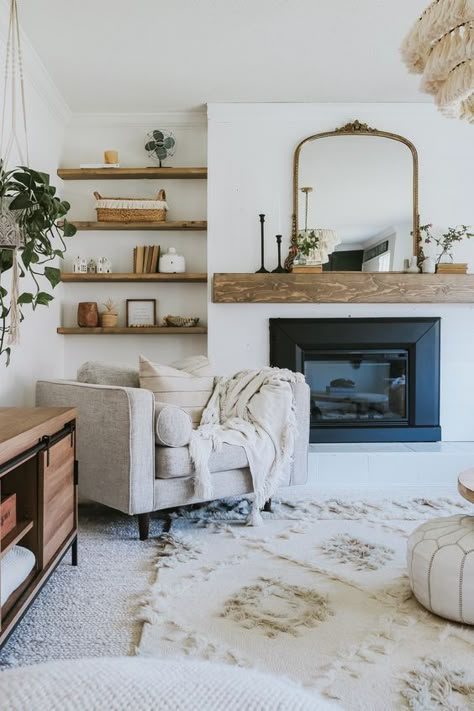 Apartment Exterior, Wood Mantle, Modern Farmhouse Living, Exterior Bloxburg, Modern Farmhouse Living Room, Cool Ideas, Cozy Apartment, Design Living Room, Living Room Inspo