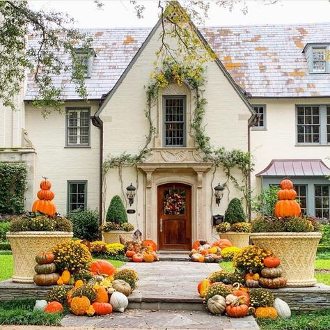 Becki Owens on Instagram: “🍂🍂🖤 - sharing some rustic modern kitchens today on Beckiowens.com!  And loving this fall exterior @thepottedboxwood” Outside Fall Decor, Rustic Modern Kitchen, Fall Front Porch Decor, Autumn Decorating, Fall Front Porch, Fall Outdoor Decor, Front Porch Decorating, House Exteriors, Fall Decorations Porch