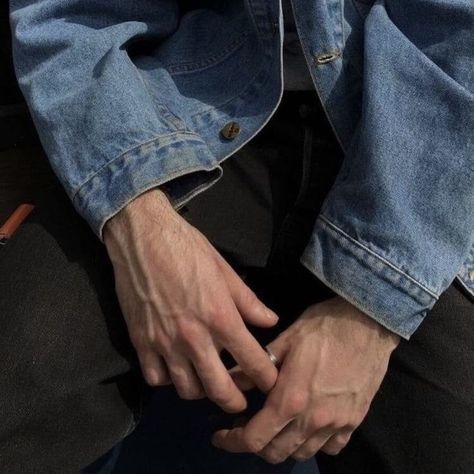 billy loomis · scream vi aesthetic film｜♡︎ Hand Veins, Muka Lelaki, Instagram Boys, Jess Mariano, Dirty Air, 남자 몸, Hand Reference, Hand Pictures, Male Hands