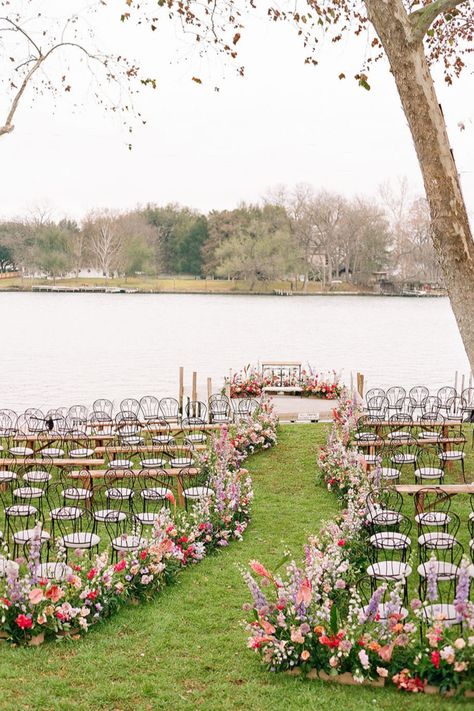 A winding flower aisle at this Texas lakeside wedding. Photo: @kellyhornberger Flower Aisle, Wedding Isles, February Wedding, Aisle Flowers, Lakeside Wedding, Future Wedding Plans, Garden Party Wedding, Ceremony Flowers, Lake Wedding