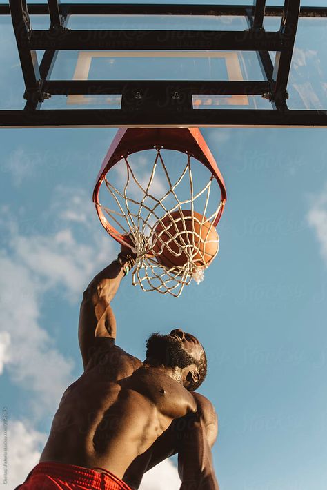 Basketball Model Photoshoot, Basketball Photoshoot Ideas, Basketball Editorial, Shooting Basketball, Basketball Photoshoot, Basketball Shoot, Pickup Basketball, Basketball Moves, Street Basketball