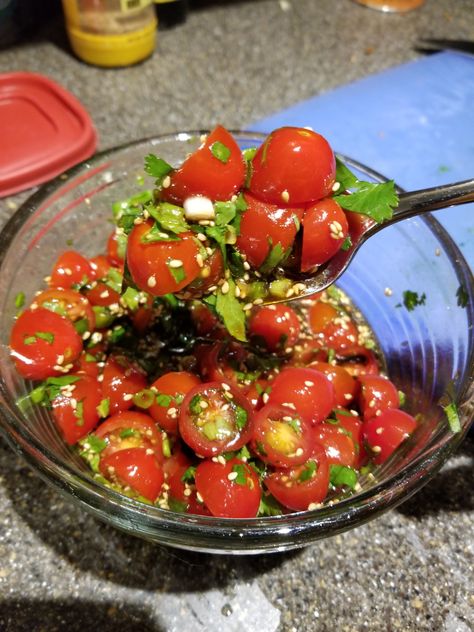 Sesame Tomato Salad Sesame Tomato Salad, Asian Tomato Salad, Toasted Sesame Oil, Recipes Salads, Tomato Salad, Sesame Oil, Sesame Seeds, Salad Dressing, Salad Recipes