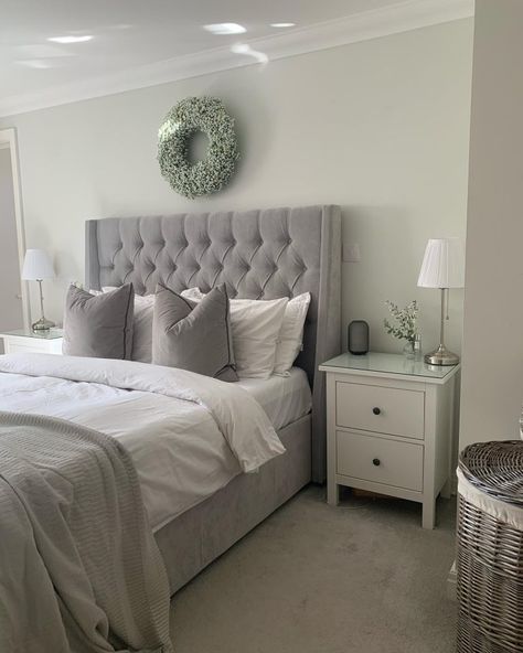 30 Grey Bedroom Ideas for a Trendy and Relaxing Retreat | Design Inspo - placeideal.com Bedroom Inspirations With Grey Bed, Light Grey Headboard Bedroom, Grey Bedroom Ideas With Pop Of Color, Upholstered Bedroom Ideas, Grey Bedroom Ideas For Couples, Bedroom Inspirations Grey, Calming Bedroom Ideas, Grey Headboard Bedroom, Modern Grey Bedroom