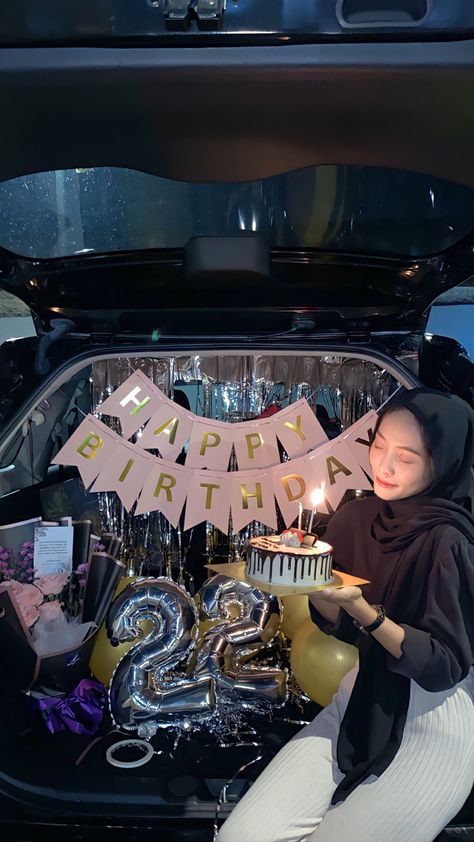 Cute Birthday Surprises, Birthday In Car, Bday Decoration In Car, Car Decoration For Birthday Surprise, Car Surprise, Birthday Surprise For Girlfriend, Airplane Birthday Party Decorations, Birthday Surprises For Her, Bday Pics