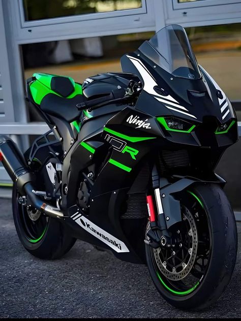 Custom Sport Bikes Motorcycles, Kawasaki Motorcycles Sport Bikes, Motorcycle Helmet Design, Motorcross Bike, Custom Sport Bikes, Motorbike Design, Motorcycle Aesthetic, Female Biker, Pretty Bike