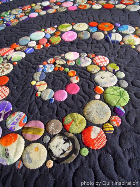 Quilt Inspiration: Modern Quilt Month: Japanese art quilts Challenge Ideas, Quilt Modernen, Circle Quilts, Japanese Quilts, Patchwork Quilting, Quilted Table, Art Japonais, Modern Quilt, Quilting Techniques