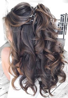 Bridal Hair Half Up Medium, Wedding Half Updo, Curls For Medium Length Hair, Quincera Hairstyles, Partial Updo, Medium Length Curls, Bridal Hair Half Up, Hair Quince, Wedding Party Hair