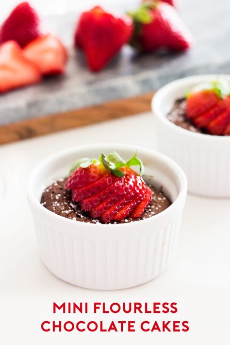 Ramkin Recipes, Flowerless Chocolate Cake, Chocolate Cake For Two, Ramekin Dessert, Ramekin Recipe, Cake For Two, Strawberry Cheesecake Bites, Flourless Chocolate Cake, Dessert For Two