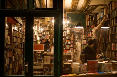 Shakespeare & Company, Paris. The Hunting Party, Best Seasons, Vintage Market, Autumn Aesthetic, Book Store, Gilmore Girls, Book Aesthetic, Fall Vibes, Bookstore