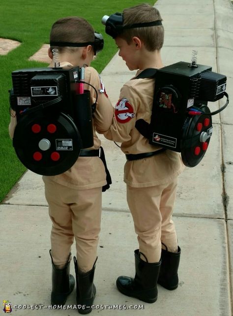 Coolest Homemade Costumes for DIY Costume Enthusiasts Ghostbuster Family Costume Ideas, Ghost Busters Costume Diy, Diy Ghostbusters Costume, Ghostbuster Halloween Costume, Ghostbusters Outfit, Ghostbusters Halloween, Diy Costumes Kids Boys, Diy Fantasia, Ghostbusters Costume