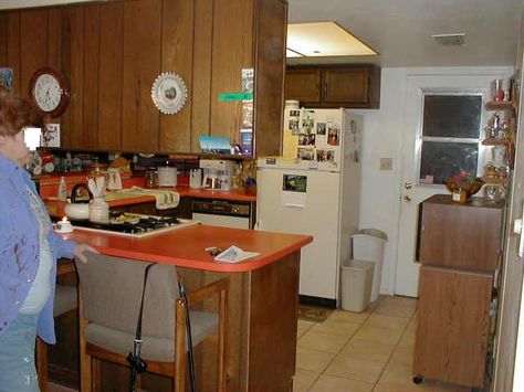 grandma's kitchen Liminal Space Kitchen, Grandma Vibes Aesthetic, Grandma’s House, 2000s Kitchen, Kitchen 70s, Midwest Kitchen, Grandma Kitchen, 90s Kitchen, 90s House