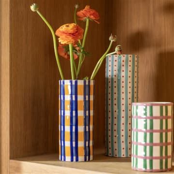 Clash Vase - Dot is here to give your home some seriously good stripes.This red and blue pattern vase was designed to add style to any table setting. The striped pattern is hand painted and is irregular in shape, giving the vase a unique look. A stunning vase for flowers, branches or to store kitchen utensils.Material: PorcelainColour: Red & BlueSize: 24 x 8 cmPackaging: FSC, plastic freeCare and info: Rinse with lukewarm water for cleaning Pottery Painting Designs Vase, Vase Deco, Striped Vase, Colored Vases, Keramik Design, Batumi, Clay Vase, Diy Pottery, Painted Vases