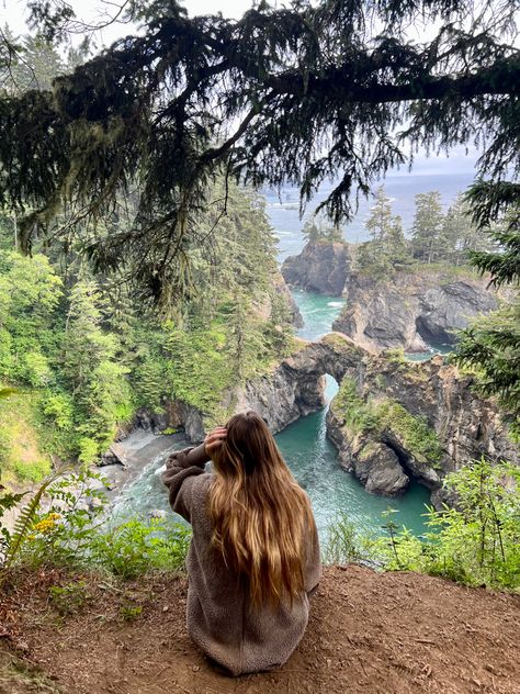 #pnwonderland #pnw #brookings #oregon #beach #aesthetic Manzanita Oregon Coast, Oregon Picture Ideas, Oregon House Aesthetic, Oregon Travel Aesthetic, Pnw Core, Oregon Coast Aesthetic, Oregon Outfits, Canon Beach Oregon, Oregon Aesthetic