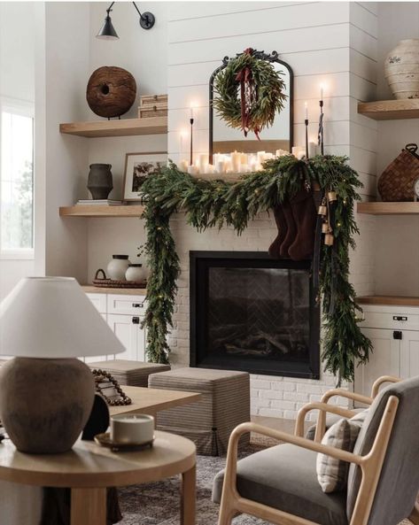 Christmas House Tour, Living Tv, Christmas Fireplace Decor, Christmas Mantle Decor, Modern Christmas Decor, Christmas Decor Inspiration, Christmas Living Rooms, Christmas Mantle, Christmas Inspo