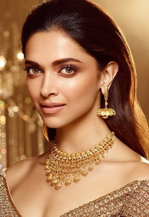 Depeeka Padukone, Tanishq Jewellery, Gold Bridal Necklace, Jewellery Photography, Model Pics, Celebrity Jewelry, Gold Bridal Jewellery Sets, Jewelry Set Design, Manish Malhotra