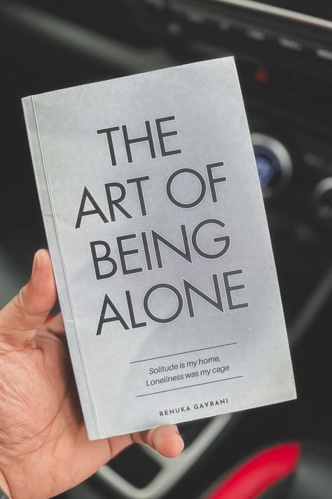 The Art Of Being Alone | Self Help Book
The fear of loneliness was injected into our minds since we were kids. We have learned that the kid who eats, sits, and has no friends is pathetic. In every book or movie, the kid who eats alone and has no friends is always featured as a weak character who needs to be saved. Pick any book or movie, and you will observe a common pattern around loneliness. 
Disclaimer: Pin contains affiliate link gives a small commission to me without any extra charge to you Tenk Positivt, Business Books Worth Reading, Empowering Books, Healing Books, Books To Read Nonfiction, Best Self Help Books, 100 Books To Read, Self Development Books, Vie Motivation