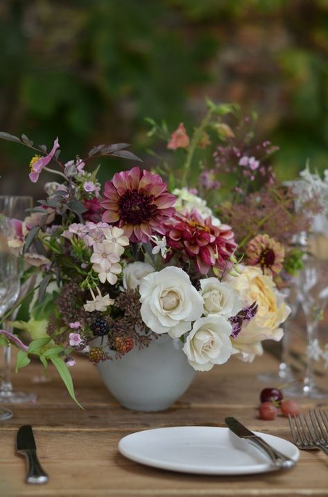 Dahlia Arrangements, British Flowers, Creative Flower Arrangements, Flower Company, Spring Bulbs, Wedding Styling, Seasonal Flowers, Planting Bulbs, Flower Farm