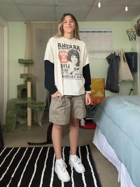 Cool Outfits With Shorts, Big Sweater And Shorts Outfit, Brown Cargo Shorts Outfits Women, Athletic Masc Outfits, Masc Doc Martens Outfit, Styling Dark Wash Jeans, Brooklyn Outfit Aesthetic, Masc Jorts Outfit, Alli Bellairs Outfits