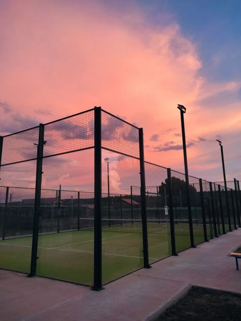 Pickleball Court Aesthetic, Tennis Wallpaper, Paddle Tennis, Tennis Aesthetic, Instagram Feed Planner, Style Parisienne, Pickleball Court, Beach Tennis, Old Money Aesthetic