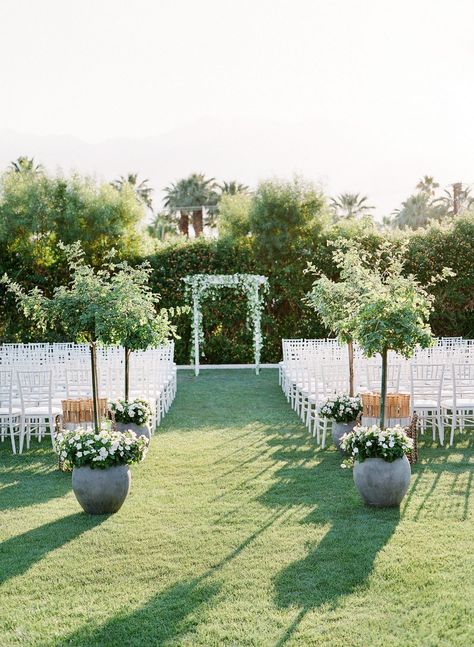 Casual Outdoor Wedding, Romantic Outdoor Wedding, Wedding Ceremony Ideas, Garden Weddings Ceremony, Wedding Arbour, Palm Springs Wedding, Martha Stewart Weddings, Aisle Decor, Outside Wedding