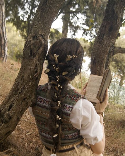 Low Rolled Updo, October Girl, Cute Profile, Shaggy Long Hair, Twin Braids, Parted Bangs, Textured Curly Hair, Strand Braid, Most Beautiful Eyes