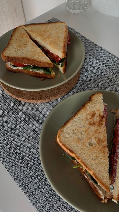 Sandwich Recipes Aesthetic, Healthy Breakfast Aesthetic Mornings, Sandwiches Aesthetic, Breakfast Aesthetic Mornings, Sandwich Japanese, Sandwich Aesthetic, Foodporn Aesthetic, Aesthetic Morning, Pasti Sani