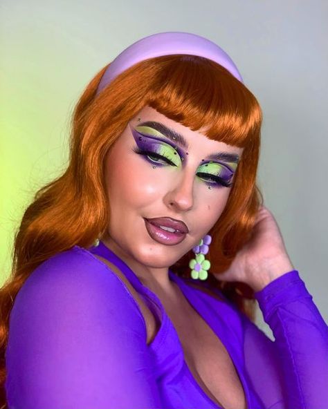 Scooby Doo Eye Makeup, Scooby Doo Inspired Makeup, Glamlite Scooby Doo, Daphne Inspired Makeup, Daphne Makeup Look, Scooby Doo Makeup Looks, Daphne Scooby Doo Makeup, Daphne Makeup Scooby Doo, Daphne Blake Makeup