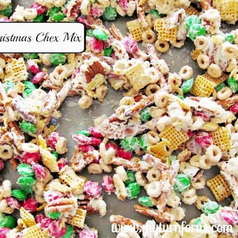 How to make Easy Christmas Chex Mix Reindeer Chow - My Turn for Us Cookie In A Jar Recipe, Chocolate Chex Mix Recipes, Christmas White Chocolate, Chex Snack Mix Recipes, Christmas Chex Mix, Reindeer Chow Recipe, White Chocolate Chex Mix, Chocolate Chex Mix, Christmas Snack Mix