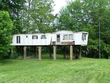 Mobile Home On Stilts, Homes On Stilts, Home On Stilts, Caravan Home, House On Stilts, Trailer Home, Mobile Homes, Stilts, Contemporary House Design