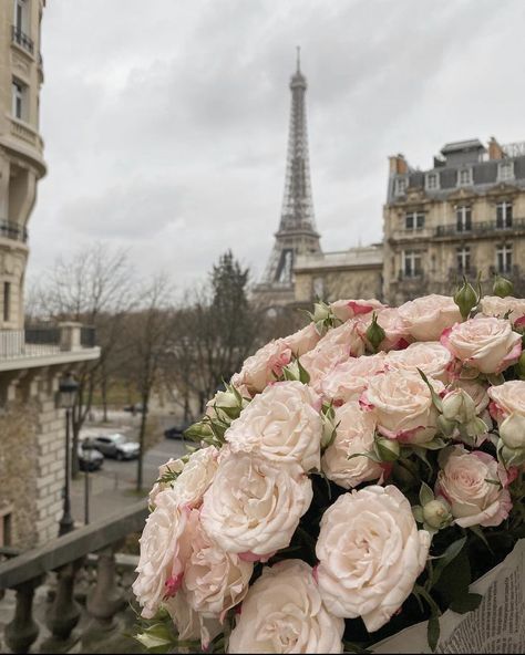 Paris Dream, Parisian Aesthetic, Parisian Life, Paris Pictures, Nothing But Flowers, Paris Aesthetic, Living In Paris, Flower Therapy, Dream City