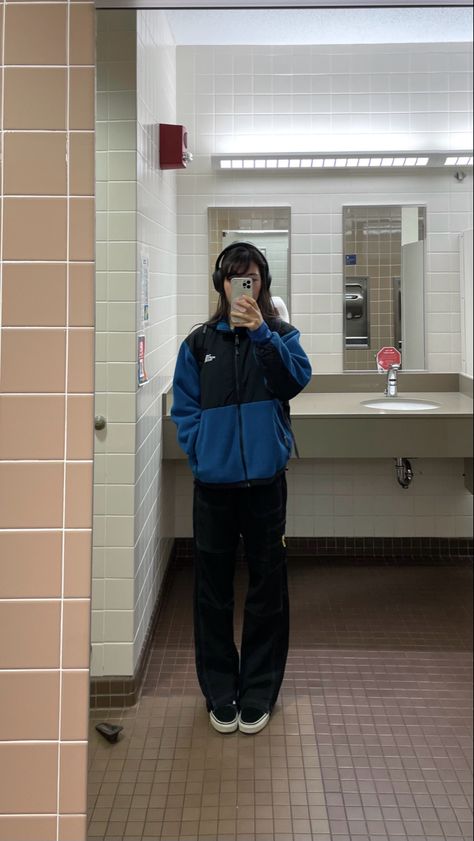 Acubi Winter Jacket, The North Face Blue Jacket, North Face Sweater Outfit, North Face Zip Up, Northface Fleece Outfit, North Face Windbreaker Outfit, North Face Denali Jacket Outfit, Blue Fleece Jacket Outfit, Blue North Face Jacket Outfit