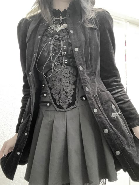 80s Vampire Outfit, Casual Victorian Goth Outfits, Transfemme Aesthetic, Vampire Clothing Aesthetic, Kirara Hazama, Tradgoth Outfits, Victorian Goth Outfits, Transfemme Fashion, Vampire Outfit Aesthetic