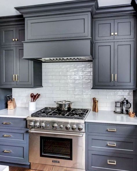 25+ Ways To Style Grey Kitchen Cabinets Dark Blue Kitchen Cabinets, Modern Farmhouse Kitchen Cabinets, Dark Blue Kitchens, Light Countertops, Серая Кухня, Grey Kitchen Designs, Rustic Kitchen Cabinets, Blue Kitchen Cabinets, Cabinets White