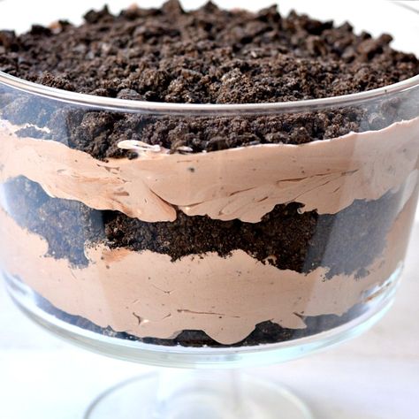 Dirt Dessert Recipe, Chocolate Dirt Cake, Dirt Pudding Recipes, Dirt Recipe, Easter Dirt Cake, Chocolate Dirt, Dirt Dessert, Oreo Dirt Cake, Dirt Cake Recipes