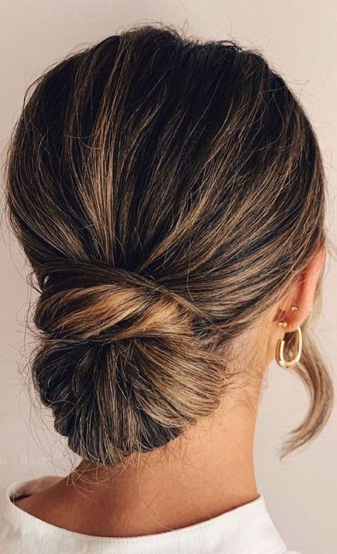 39 The most romantic wedding hair dos to get an elegant look Minimalistic Wedding Hairstyle, Wedding Hair Low Bun With Braid, Low Knot Wedding Hair, Wedding Hairstyles Minimalist, Bridal Knot Bun, Minimalist Bride Hair, Bride Hair Low Bun, Low Bun Braid Hairstyles, Low Bun Knot