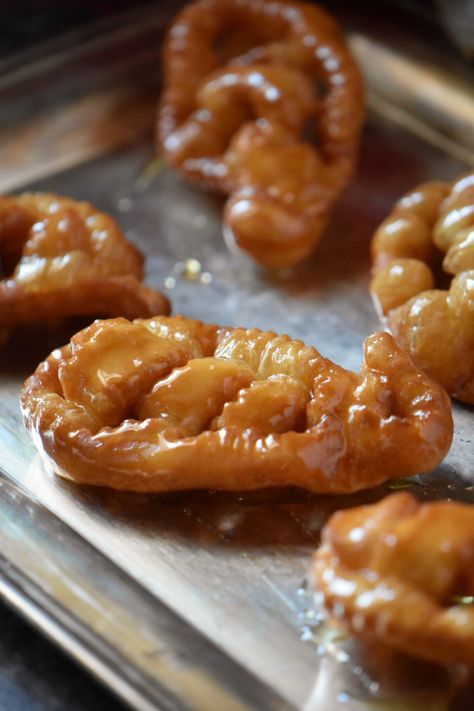 An Italian Christmas Cookie called Caragnoli, is an Italian honey fritter with origins in Molise, Italy. Crispy, crunchy and sweet. #shelovesbiscotti #caragnoli #Italianchristmascookie #Italianfritter #Italiancookie #dessert #recipe #easy Italian Christmas Cookies Authentic, Calabrian Food, Crespelle Recipe, Cookies With Honey, Italian Christmas Desserts, Molise Italy, Italian Baking, Italian Desserts Easy, Italian Christmas Recipes