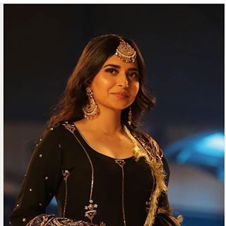 Nimrat Khaira Pics, Nimrat Khera, Nimrat Khaira Suits, Sardar Fashion, Nimrat Khaira, Muslimah Wedding, Easy Hairstyles For Thick Hair, Trendy Suits, Punjabi Fashion