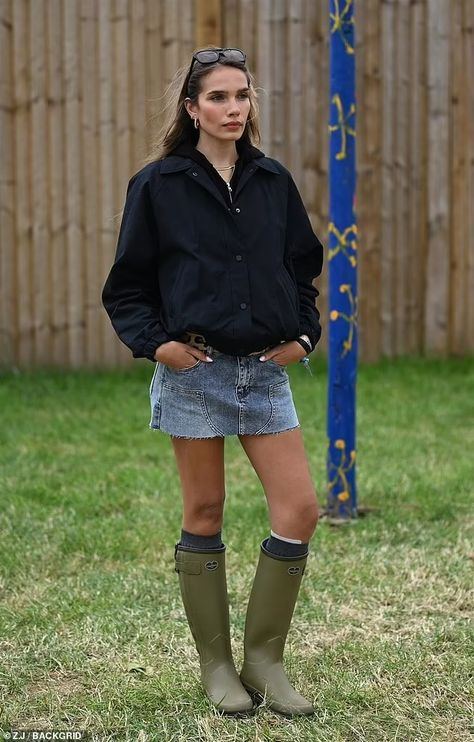 Dua Lipa enjoys lunch with her family and boyfriend Callum Turner ahead of Glastonbury headline show while Florence Pugh takes to the stage as Maya Jama and Daisy Edgar-Jones lead stars descending on Worthy Farm | Daily Mail Online Festival Wellies Outfit, Le Chameau Wellies Outfit, Electric Picnic Outfits, Festival Outfit Rain, Glastonbury Outfits, Wellies Outfit, Glastonbury Festival Fashion, Le Chameau Wellies, Cooler Weather Outfits