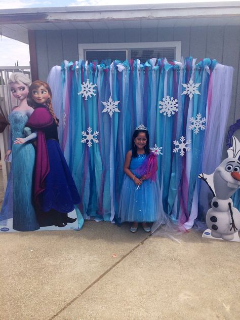 Frozen photo back drop by Bizzie Bee Creations Elsa And Anna Trunk Or Treat, Frozen Backdrop, Frozen 3rd Birthday, Frozen Birthday Party Decorations, Elsa Birthday Party, Frozen Decorations, Frozen Bday Party, Frozen Party Decorations, Disney Frozen Birthday Party