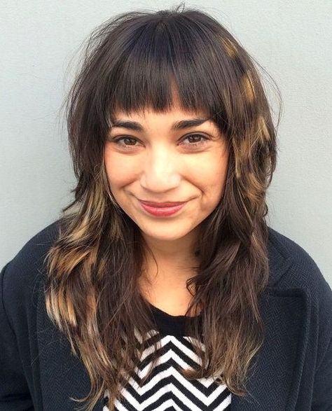 long+layered+hairstyle+with+stripey+highlights Hair Stripes, Modern Shag Haircut, Shaggy Long Hair, 2020 Hairstyles, Long Shag Haircut, Long Shag, Bob Cuts, Shaggy Hair, Shag Haircuts