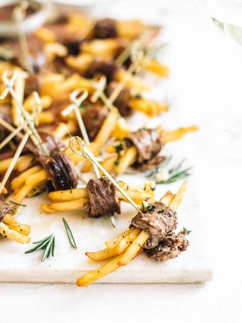 Flavored Fries, Hors Devours Appetizers, Wedding Hors D'oeuvres, Beef Appetizers, Heavy Appetizers, Garden 2023, Mini Appetizers, Wedding Appetizers, Fingerfood Party