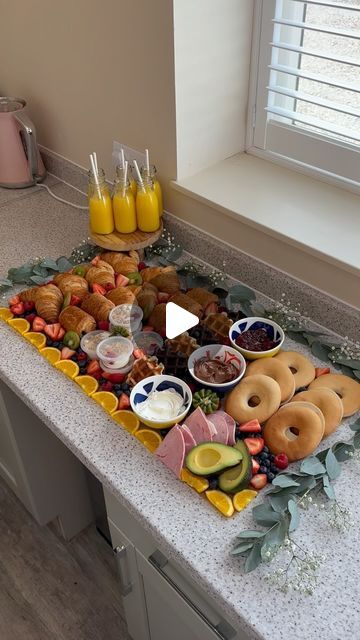 Sandwich Grazing | Caterer on Instagram: "Back at the gorgeous @wintersbarns for @lifewiththerogers wedding morning creating this delicious brunch platter for her and her girls to enjoy whilst getting ready 🥐🫐🍓  •  #breakfastplatter #breakfastideas #breakfastfood #breakfastspread #grazingplatter #grazing #weddingmorning #weddingbreakfast #weddingfood #breakfastideas #weddingfoodideas" Wedding Morning Decoration, Wedding Day Food For Getting Ready Lunch, Wedding Morning Breakfast, Wedding Day Food, Housewarming Brunch, Brunch Platter, Bridal Breakfast, Brunch Picnic, Breakfast Platter