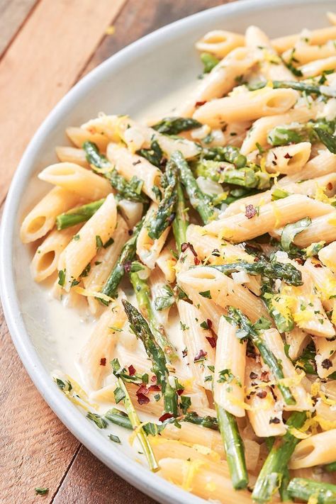 Pasta Asparagus Recipes, Pasta Asparagus, Asparagus Pasta Recipes, Tender Asparagus, Pasta With Asparagus, Asparagus Chicken, Creamy White Wine Sauce, Spaghetti Vongole, Easter Dinner Menus