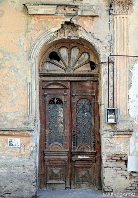 Authentic Patina on Wooden Architectural Features (Part3) – FARRAGOZ Old Fashioned Windows, Old World Buildings, Victorian Doors Front Entrance, Old Architecture Aesthetic, Doors Aesthetic, Aesthetic Doors, Door Reference, Fancy Doors, Fancy Door