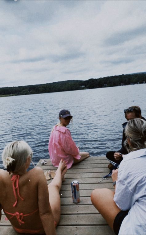 Lake Summer Vibes, Summer Inspo Pics Lake, Cottage Photos With Friends, Lake House Friends, Lake Day Birthday Party, Lake With Friends Aesthetic, Lake Party Aesthetic, Lake Aesthetics Friends, Lake House With Friends