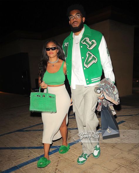 Stan Potts 🔥📸 on Instagram: “EXCLUSIVE: Jordyn Woods 💚 KAT ~ Jordyn Woods puts on a stylish display in a green crop top and cream skirt as she joins her boyfriend Karl…” Woods Outfit, Jordan Woods, Instagram Model Outfits, Karl Anthony Towns, Green Outfits, Jordyn Woods, Cream Skirt, Green Crop Top, Black Love Couples