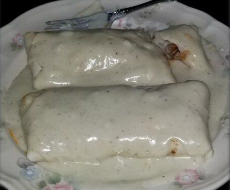 California Burrito Recipe Chicken, Chicken And Cheese Burritos, Beef Burritos With White Cheese Sauce, Easy Chicken Burritos, Easy Burritos, Mexican Steak, White Cheese Sauce, California Burrito, Burrito Recipe Chicken