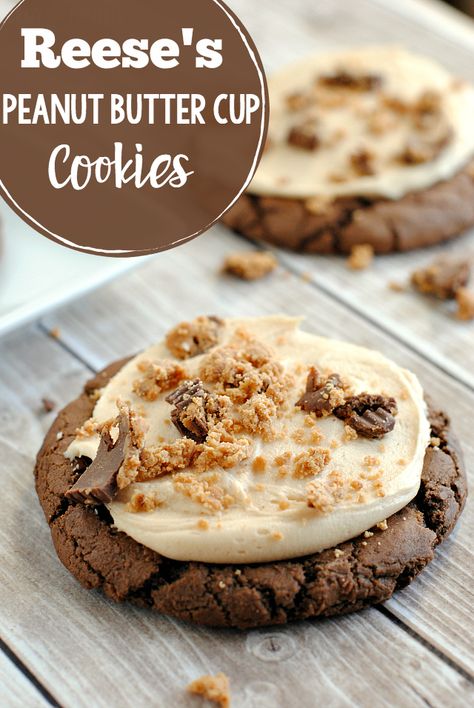 Chocolate Reese's Peanut Butter Cup Cookies-A soft and chewy chocolate cookie topped with peanut butter frosting and crushed Reese's Peanut Butter Cups. This cookie recipe is amazing! #cookie #dessert #dessertrecipe #reeses #peanutbutter Peanut Butter Reeses Cookies, Reese's Peanut Butter Cup Cookies, Sully Cake, Reeses Cookies, Crumble Cookie Recipe, Lemon And Coconut Cake, Cup Cookies, Reese's Peanut Butter Cup, Reese's Peanut Butter Cups