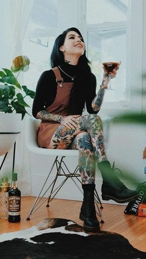 Edgy Streetwear Aesthetic, Doc Martin Date Night Outfit, Old School Leg Tattoos Women, Edgy Business Casual Outfits Summer, Womens Funky Fashion, Alternative Vintage Fashion, Rocker Fashion Womens, Tatted Women Outfits, Alternative Fashion Indie Grunge